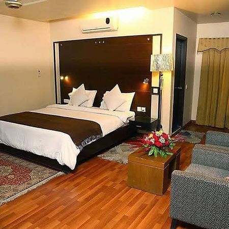 Hira Guest House Karachi Esterno foto
