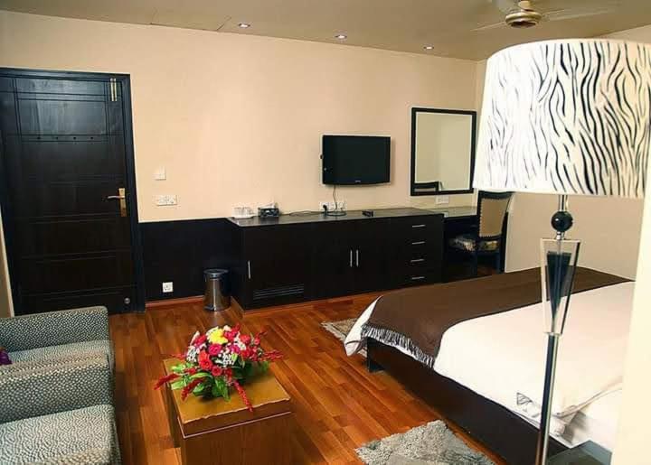 Hira Guest House Karachi Esterno foto