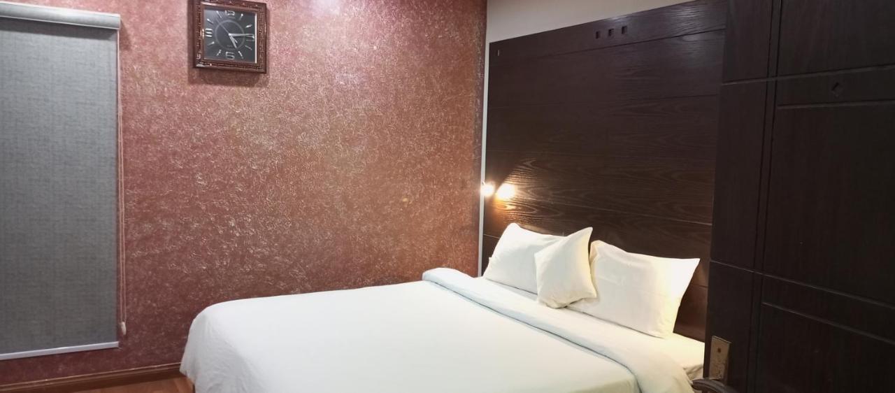 Hira Guest House Karachi Esterno foto