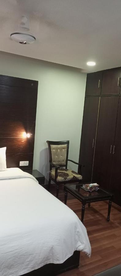 Hira Guest House Karachi Esterno foto