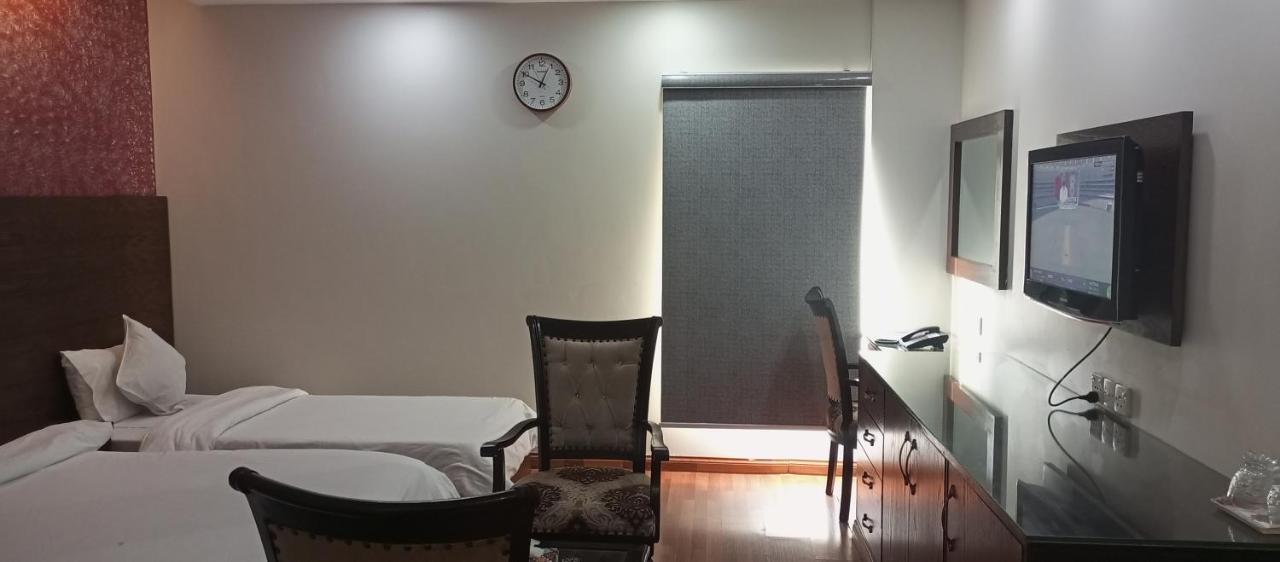 Hira Guest House Karachi Esterno foto