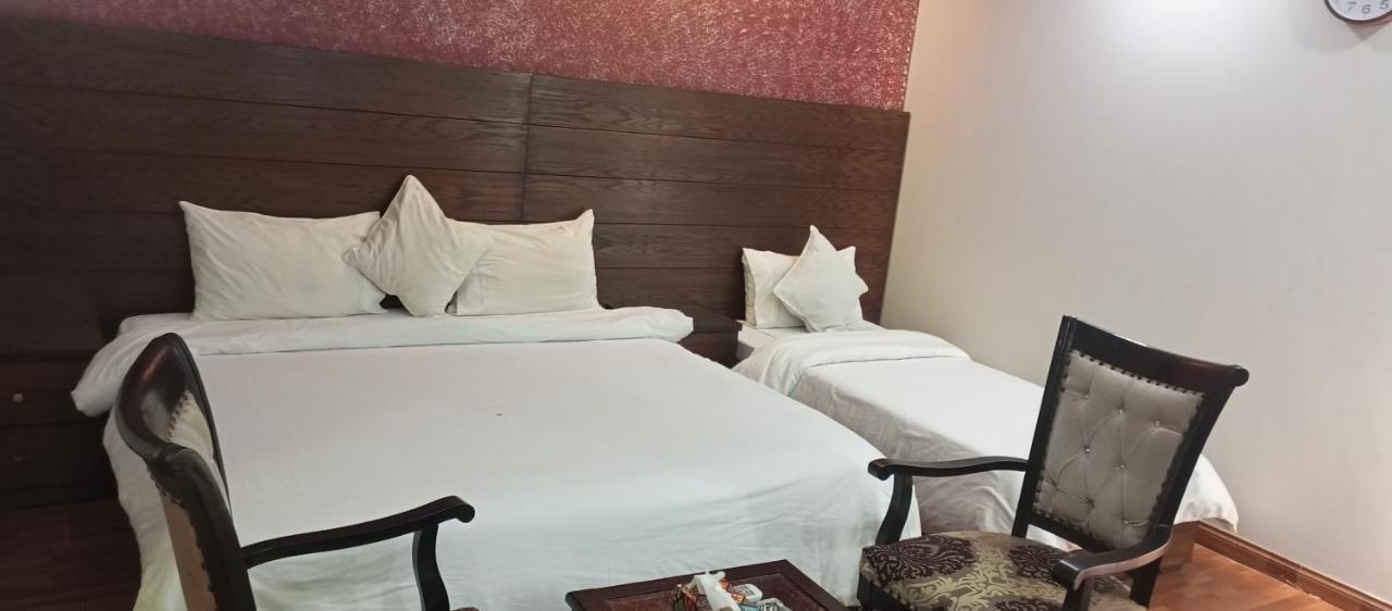 Hira Guest House Karachi Esterno foto