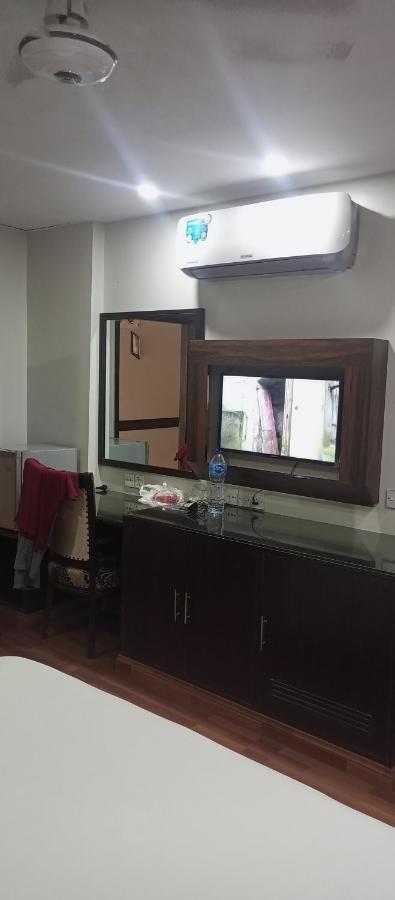 Hira Guest House Karachi Esterno foto