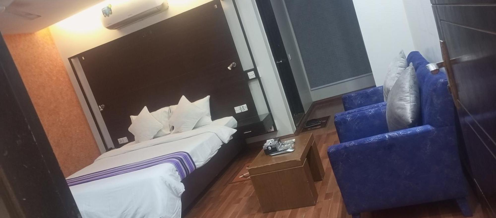 Hira Guest House Karachi Esterno foto