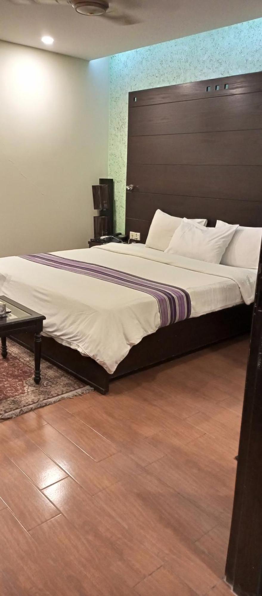 Hira Guest House Karachi Esterno foto